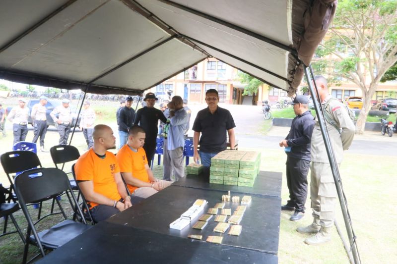 Polda Papua Barat musnahkan 1.600 amunisi ilegal dari dua tersangka