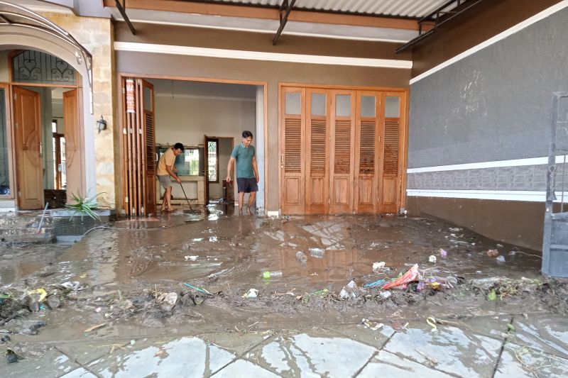 Satu orang meninggal dan 6.700 KK terdampak banjir di Kota Mataram