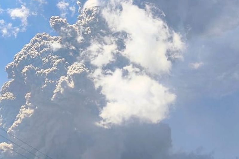 Gunung Lewotobi Laki-Laki kembali erupsi setinggi 18.000 meter