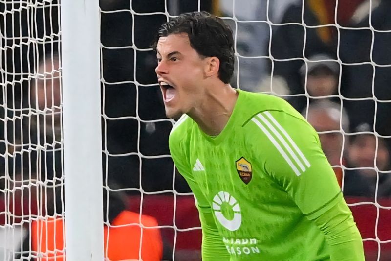 AS Roma dikabarkan akan perpanjang kontrak kiper Mile Svilar