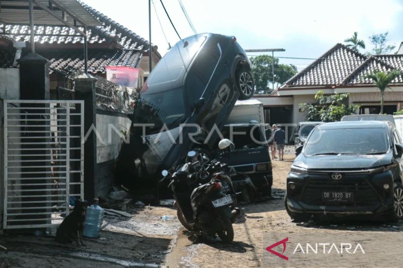 Diterjang banjir besar, NTB tetapkan status darurat bencana Mataram