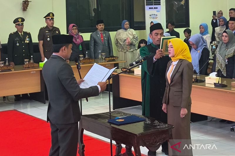 Hj Suryatin Hidayah PAW anggota DPRD HST gantikan Hendra Suriadi