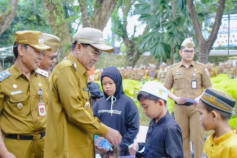 Ratusan anak yatim piatu HSS terima santunan