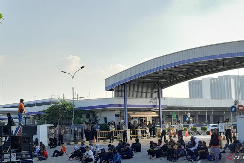 buruh-gelar-aksi-lanjutan-di-pt-ymma-bekasi