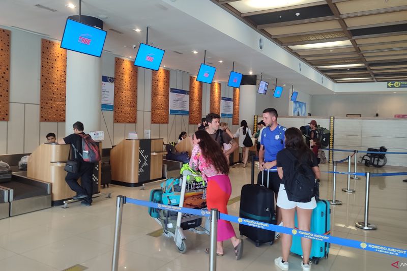 bandara-komodo-labuan-bajo-beroperasi-kembali-pascaerupsi-lewotobi