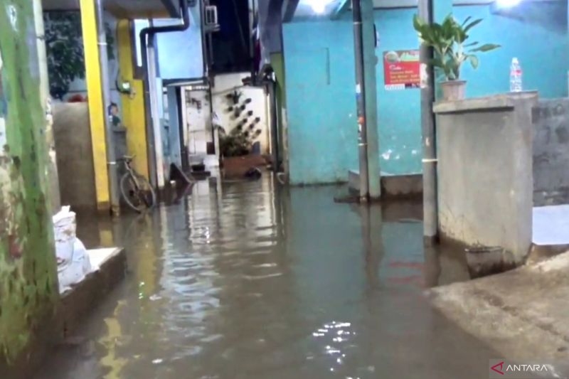 Sempat surut, banjir kembali rendam empat RT di Kebon Pala Jaktim