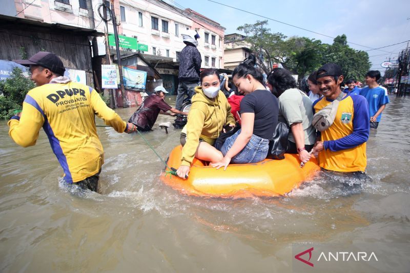 Rabu, BMKG: Waspada potensi cuaca ekstrem pada mayoritas kota besar RI