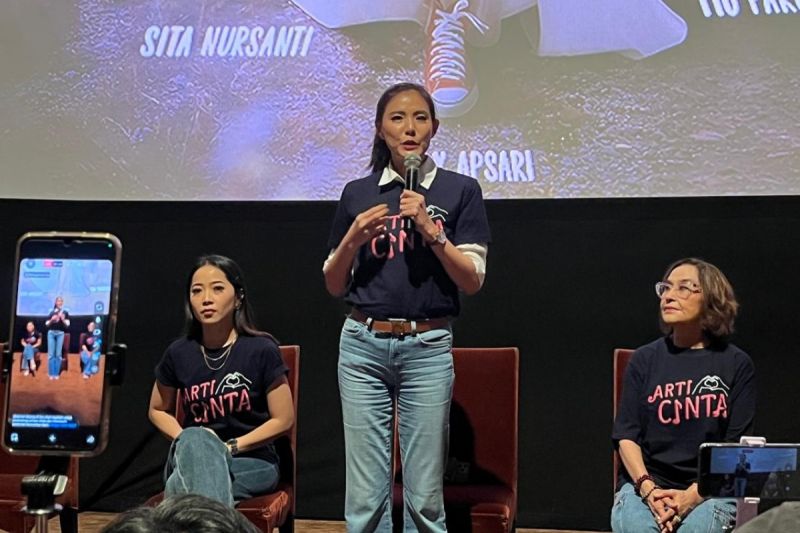 Gugupnya Olga Lydia memproduseri film musikal pertamanya "Arti Cinta"