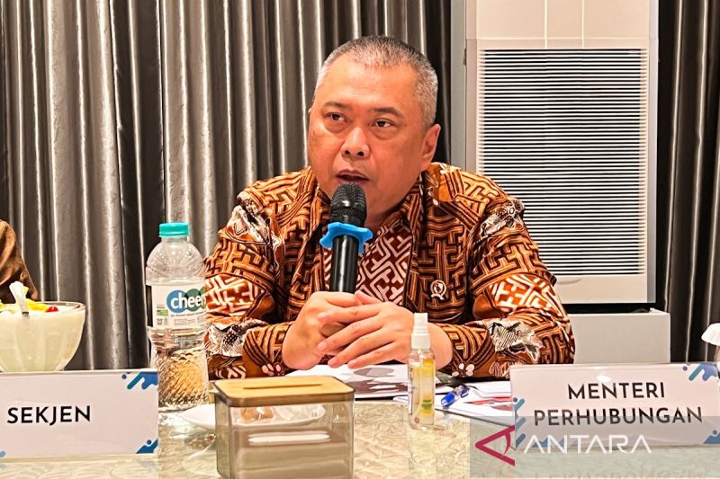 menhub-minta-otoritas-bandara-perkuat-koordinasi-gangguan-layangan