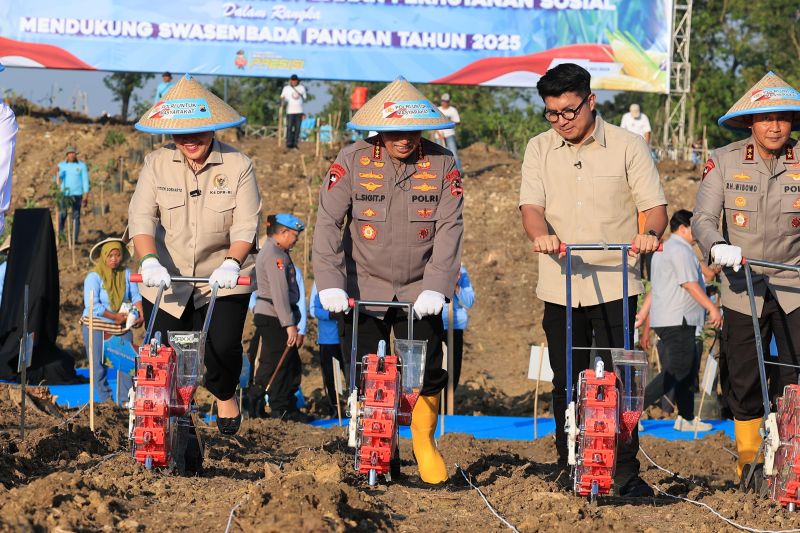 Kapolri pimpin penanaman jagung kuartal III guna wujudkan swasembada