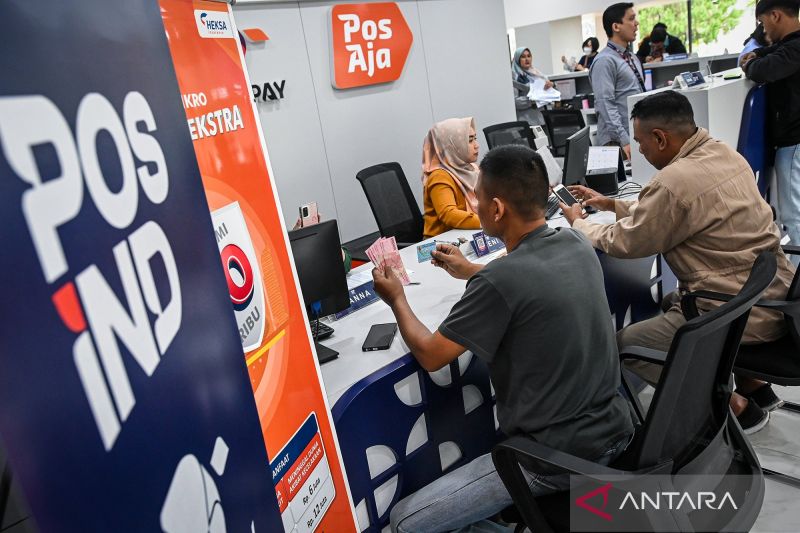 Pencairan bantuan subsidi upah tahap pertama di Jakarta