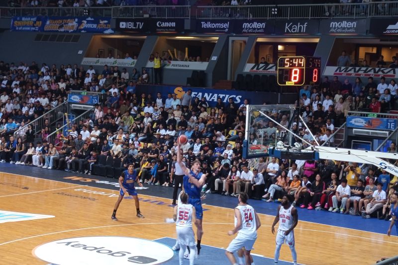 SM tampil perkasa lawan PJ dalam gim pertama semifinal IBL 2025