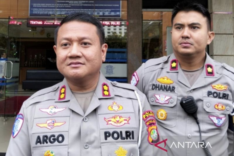 seorang-wna-asal-china-diamankan-usai-ambil-alih-mobil-polisi