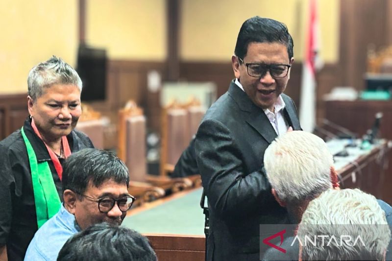 Hasto Kristiyanto mengaku pegal-pegal tulis nota pembelaan 108 halaman