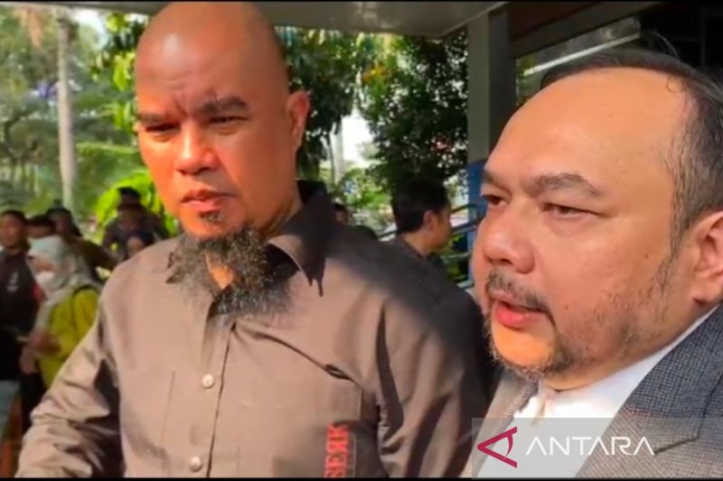 anaknya-diduga-dibully-ahmad-dhani-datangi-polda-metro-jaya