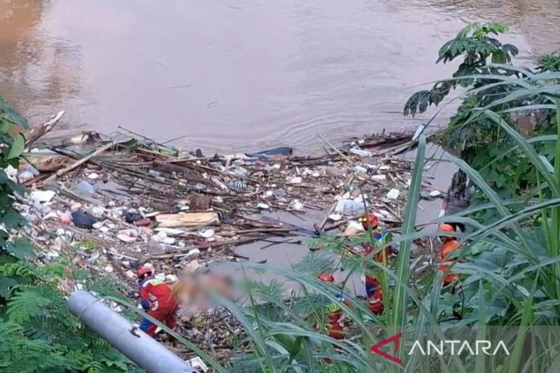 polisi-identifikasi-mayat-tanpa-kepala-di-kali-ciliwung-pancoran