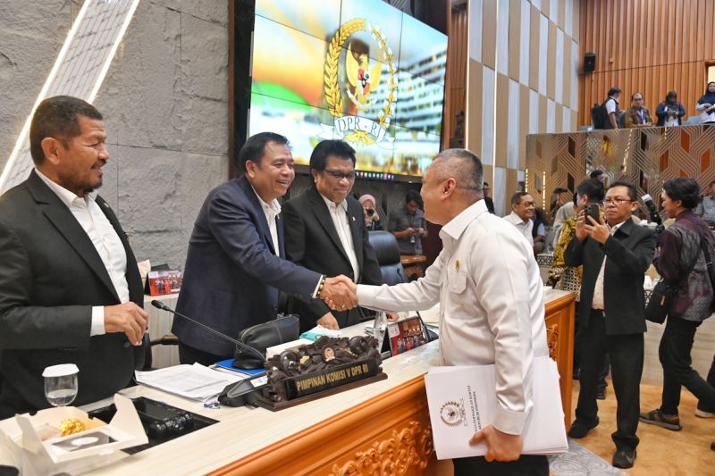 komisi-v-dpr-menyetujui-pagu-indikatif-kemenhub-rp244-triliun-ta-2026
