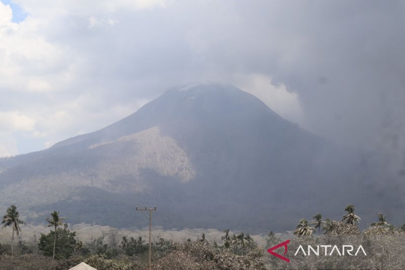 Badan Geologi: Aktivitas Gunung Lewotobi masih tinggi, statusnya Awas
