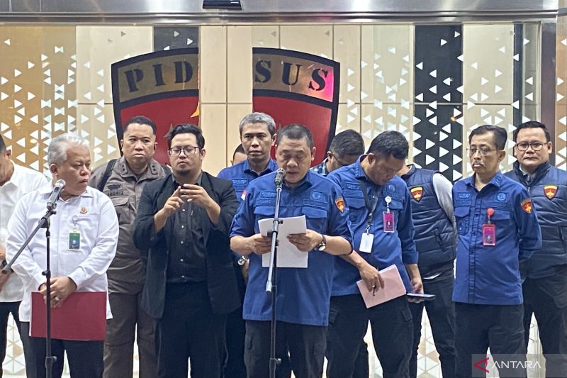 Kejagung buru tersangka Riza Chalid yang diduga berada di Singapura
