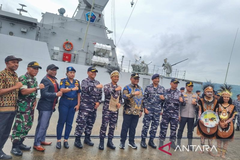 TNI AL kerahkan dua kapal perang di Manokwari dalam Operasi Trisila