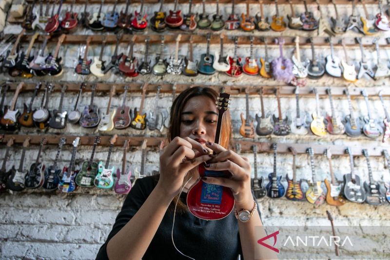 produk-miniatur-gitar-dari-klaten-tembus-pasar-as