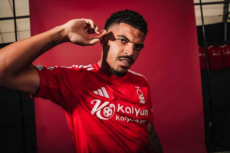 Nottingham pertimbangkan tuntut Tottenham terkait transfer Gibbs-White