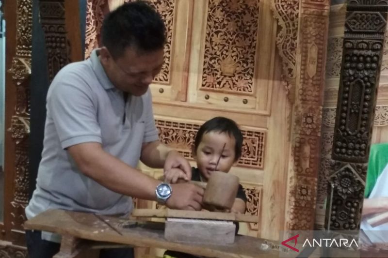 pemkab-jepara-bantu-pengusaha-mebel-mencari-pasar-baru-imbas-tarif-as