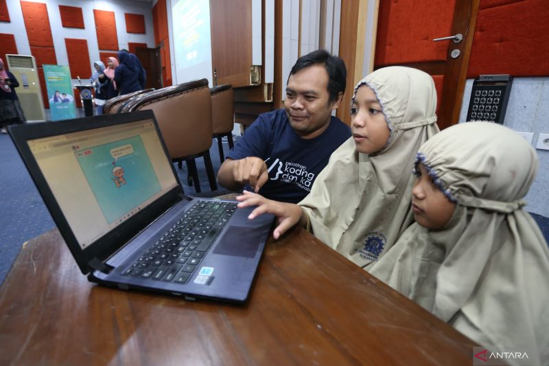 84 guru SD pamerkan karya AI dan coding di UM Surabaya