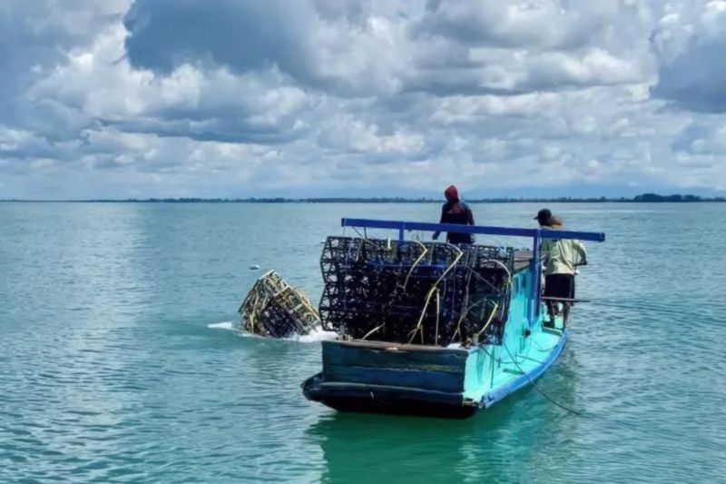 South Kalimantan Fisheries sinks fish houses, restores marine ecosystem