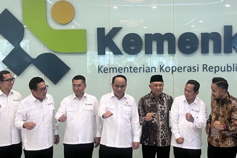 menkop-antusias-masyarakat-sangat-tinggi-terhadap-kopdes-merah-putih