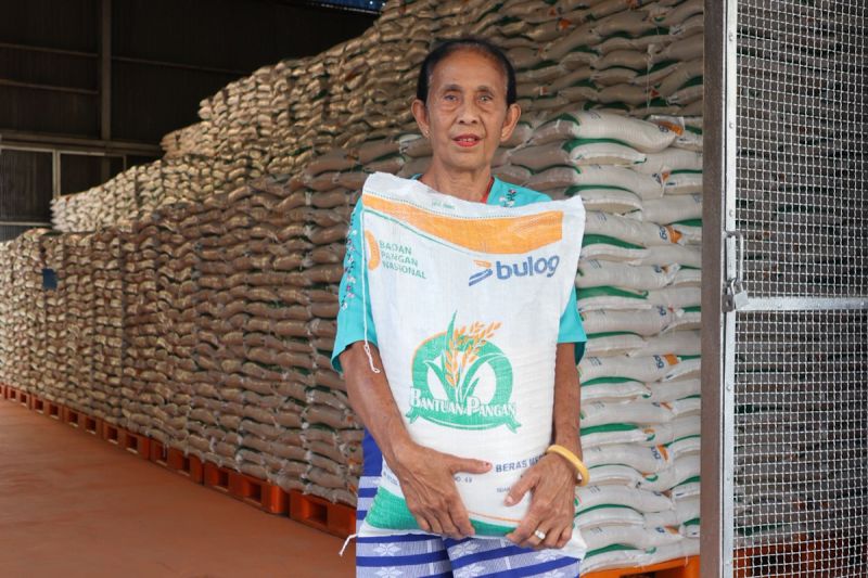 bulog-siap-salurkan-bantuan-pangan-beras-kepada-1827-juta-penerima