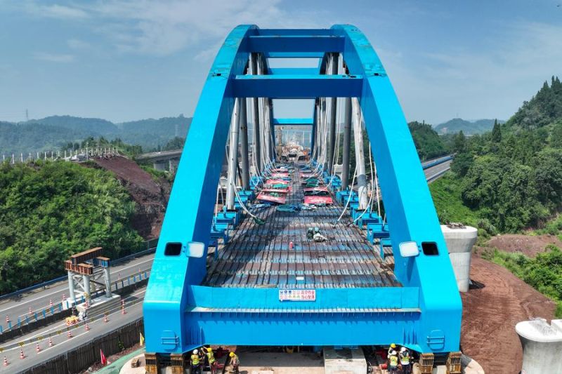 Konstruksi jalur kereta cepat Xi'an-Chongqing catat kemajuan besar