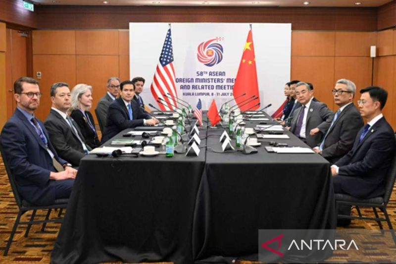 Menlu China dan AS sepakat tingkatkan komunikasi