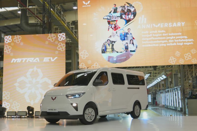 wuling-hadirkan-mobil-listrik-komersial-pertamanya-mitra-ev