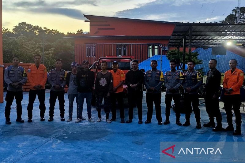 Tim SAR Natuna temukan tiga orang pencari gaharu hilang di hutan