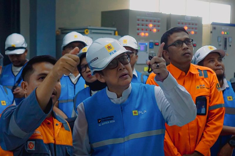 komisaris-pln-apresiasi-dedikasi-pegawai-dan-infrastruktur-andalan