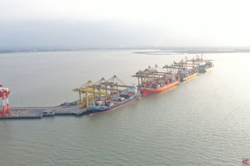 arus-peti-kemas-internasional-di-surabaya-naik-tiga-persen
