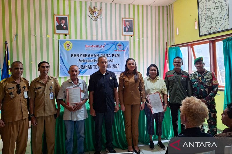 pemkot-kupang-salurkan-dana-pemberdayaan-ekonomi-warga-berbasis-umkm