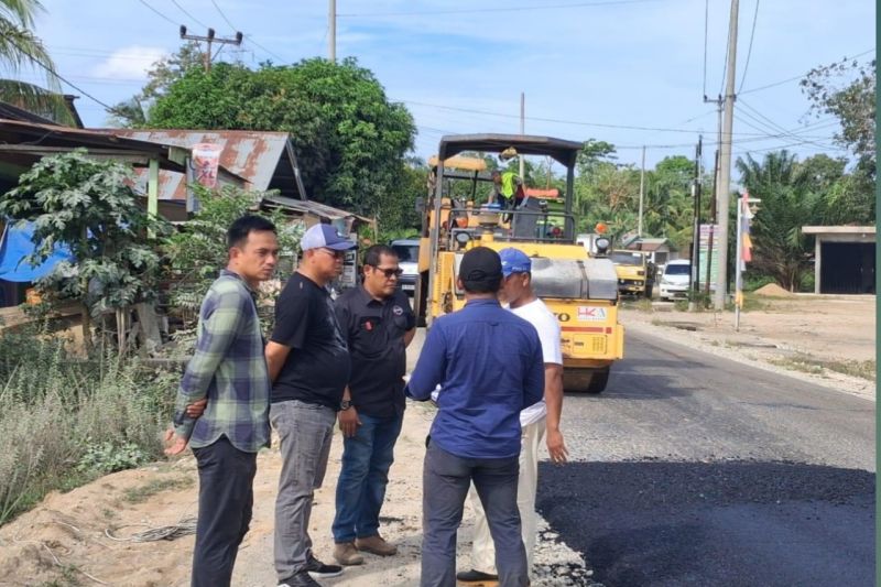 pemprov-riau-mulai-perbaiki-jalan-ke-lokasi-festival-pacu-jalur-2025