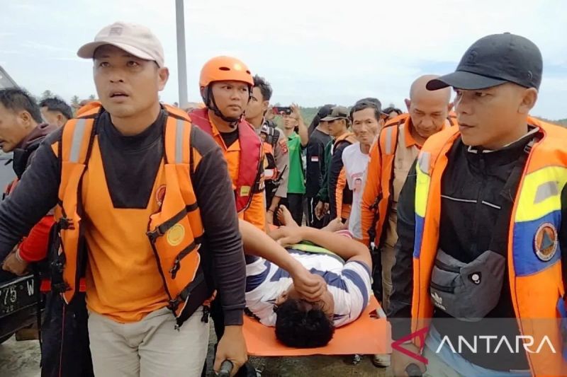 kemenhub-kapal-terbalik-di-mentawai-akibat-gelombang-4-meter