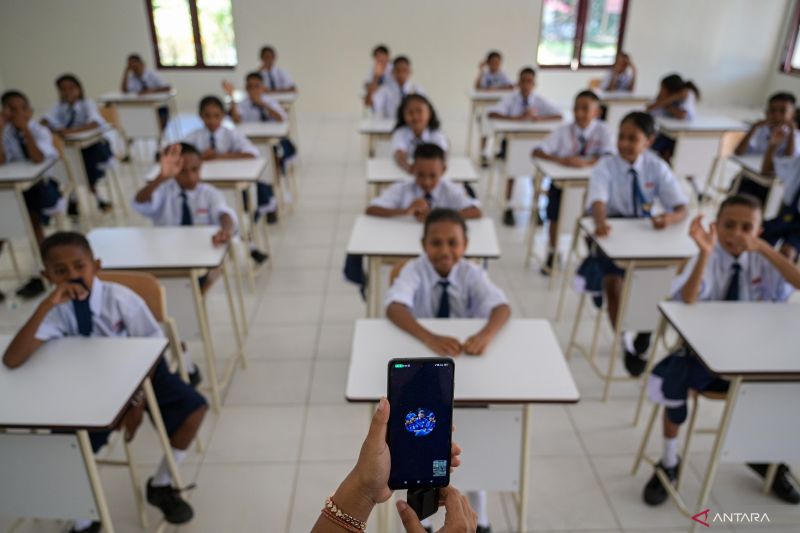 Mensos motivasi siswa Sekolah Rakyat Kupang agar semangat belajar