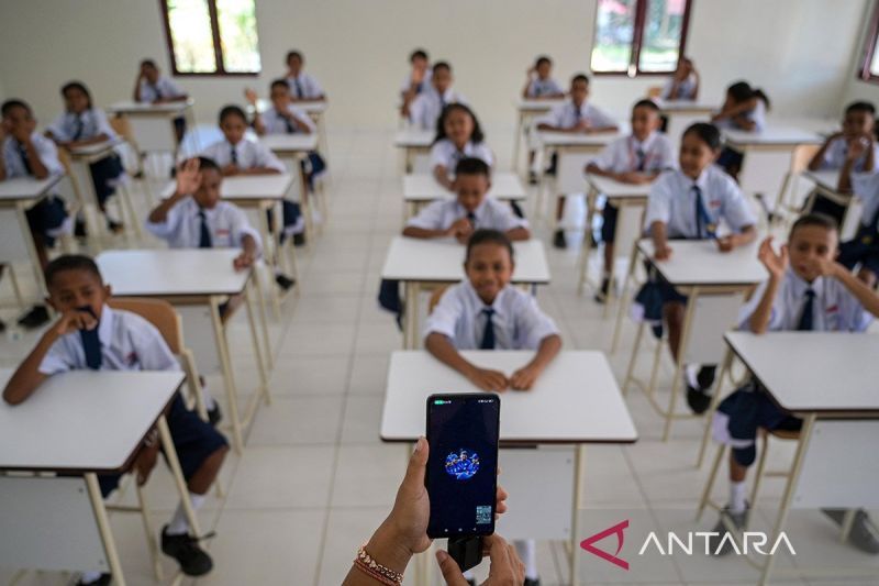 Mensos motivasi siswa Sekolah Rakyat Kupang agar semangat belajar