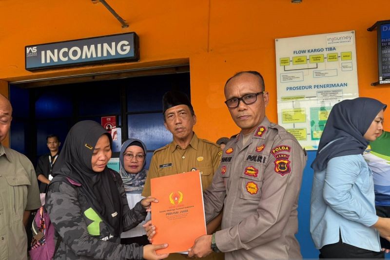 Ketum KONI Jambi lepas jenazah Oki Yusmika ke pemakaman di Bungo