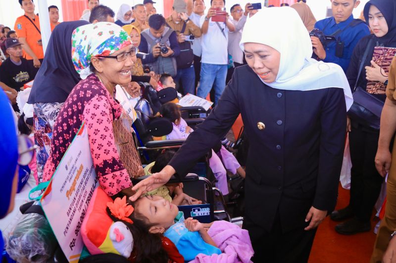 Gubernur Jatim salurkan bansos Rp2,23 miliar di Kota Probolinggo