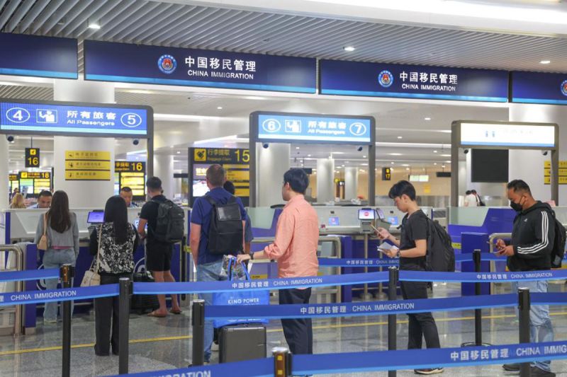 china-laporkan-lonjakan-wisman-seiring-dimulainya-liburan-musim-panas