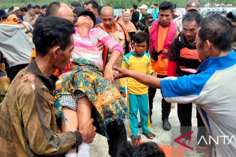 Bupati benarkan kapal yang terbalik di Mentawai kelebihan kapasitas