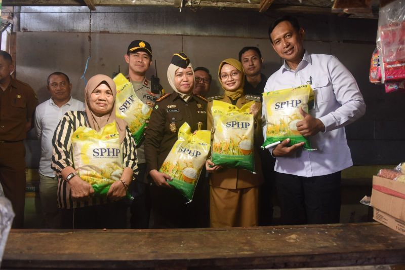 Dirut Bulog sebut beras SPHP kendalikan harga beras jadi lebih stabil