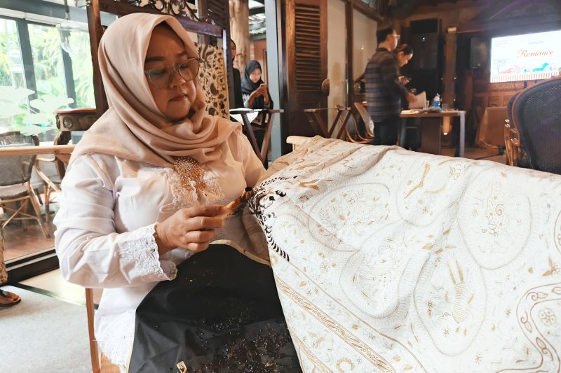 kemenperin-dan-ybi-tarik-minat-membatik-generasi-muda-lewat-gbn-2025