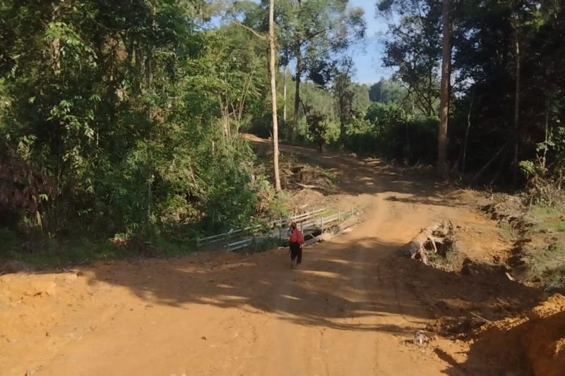 Sejak kemerdekaan RI kampung Sentalang belum teraliri listrik