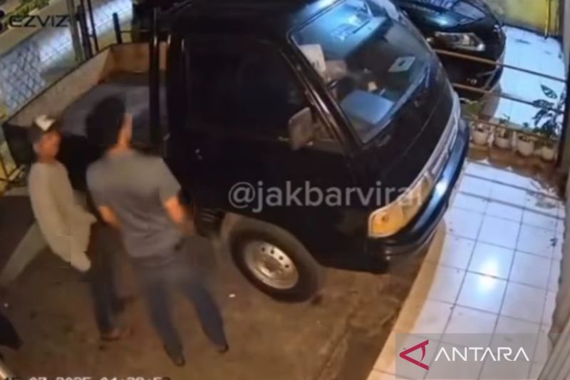 polisi-buru-komplotan-pencuri-mobil-di-tanjung-duren-jakbar